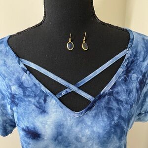 NWOT M - Rue 21 Blue Tie-Dye Crisscross Top Spandex Stretch with free Earrings